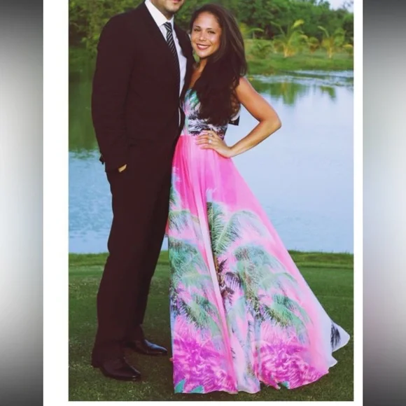 Forever Unique Tropical Statement Dress - Picture 1 of 7